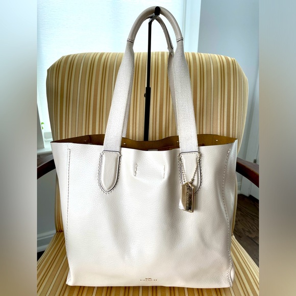 Coach Handbags - 🍁Coach Large Derby Tote